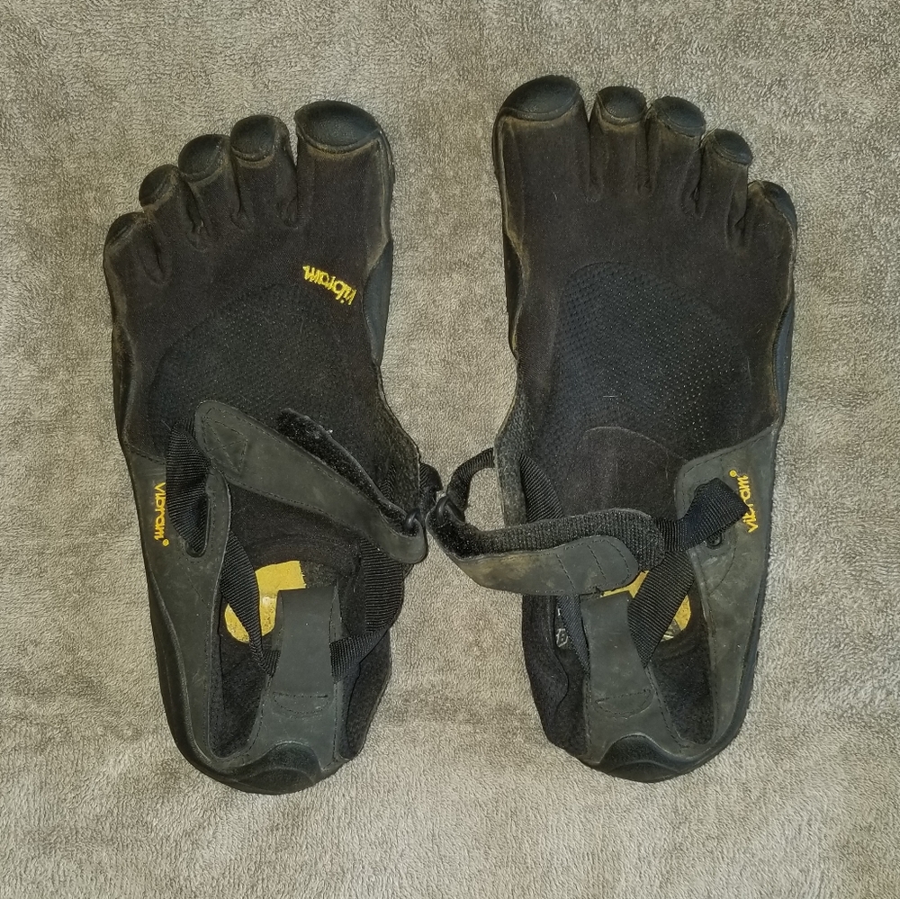 Vibram finger toe shoes